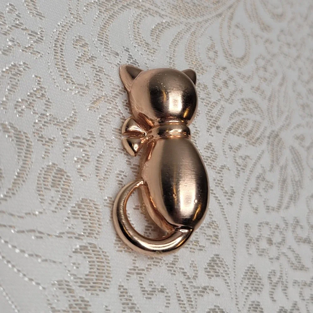 Rose‎ Gold Cat Brooch Pin Sitting Kitty Cute Sweet Classic Minimalist Gift